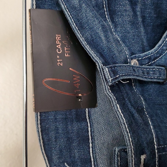 Curvy Denim Capri - Picture 4 of 7